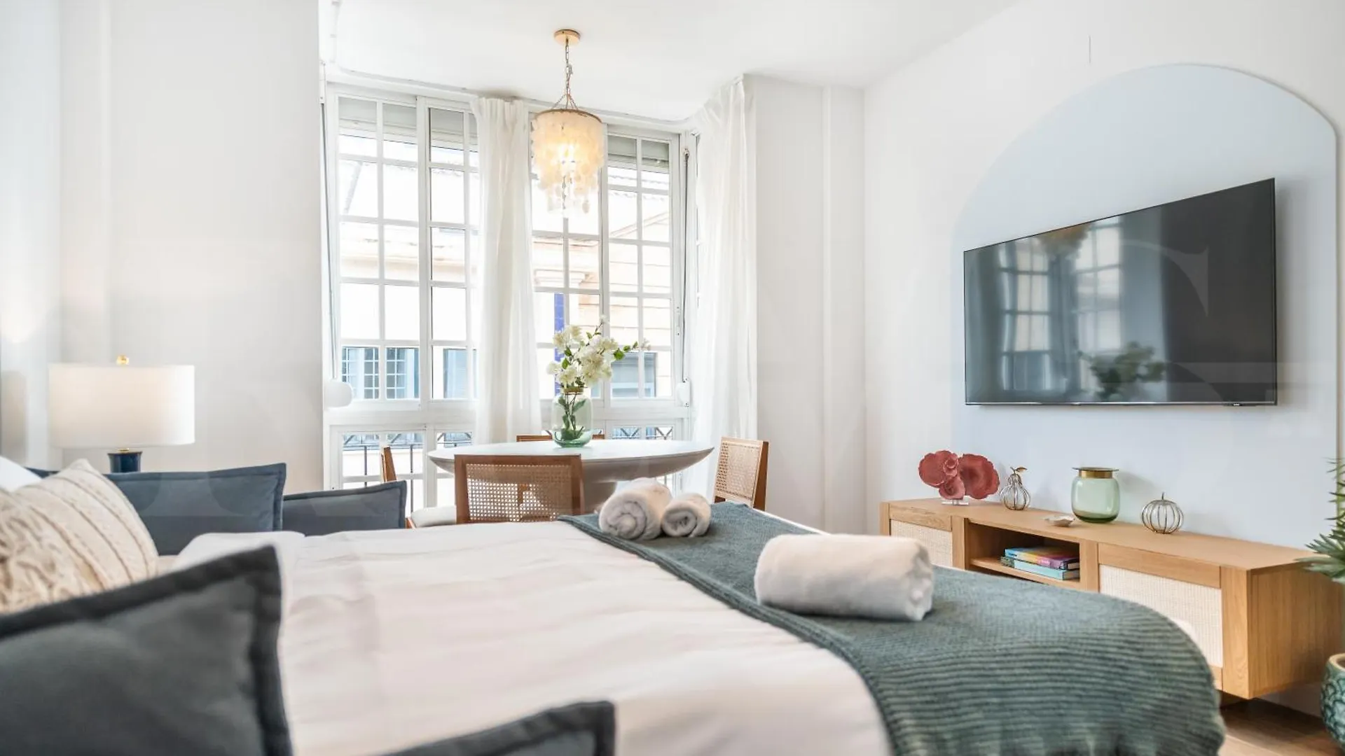 Chic Quiet Apartment Near The Center By Rems Malaga Spain